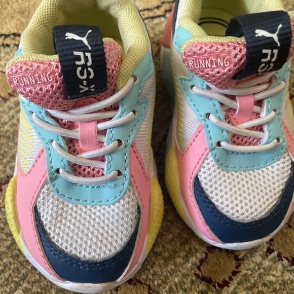Selling infant sneaker - Picture 2 of 3